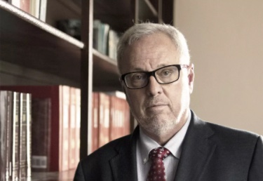 El Gobernador Grisham vuelve a nombrar a Victor Poulos para la Comisión de Derechos Humanos de Nuevo México